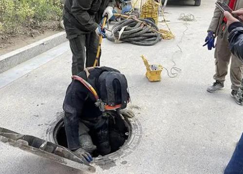 涞水抽化粪池公司分享管道气囊封堵的原理。